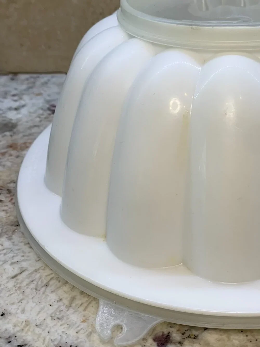 Vintage Tupperware Classic Jel-N-Serve Mold, #616 Flower